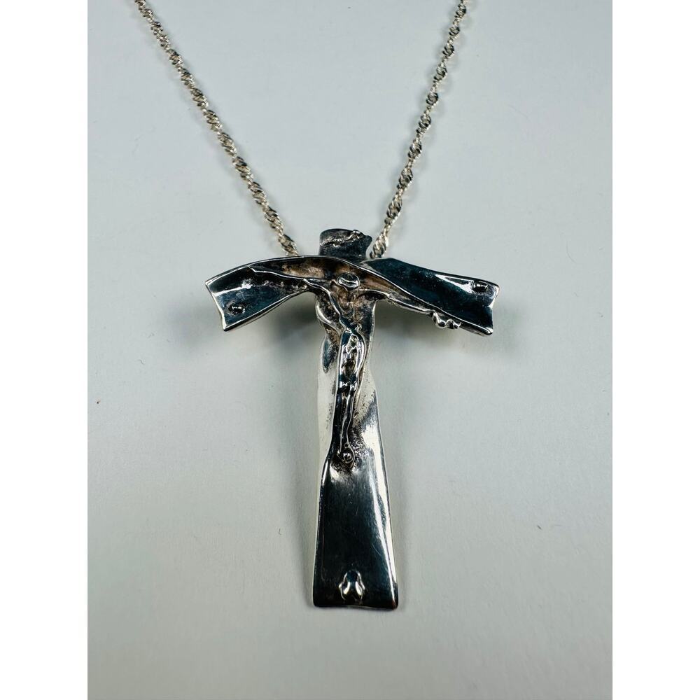 Vintage Sterling Silver Crucifix Cross Pendant and 22” Chain